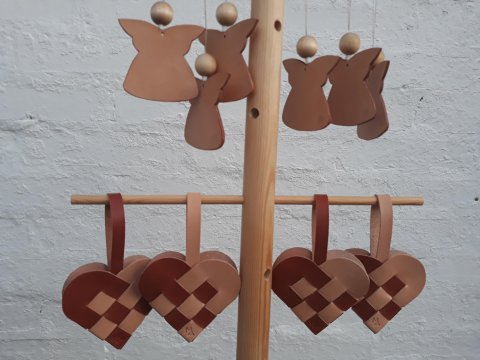 Unik hndlavet lder julepynt.